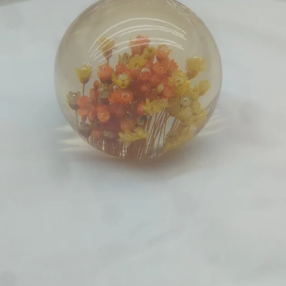 Vintage Lucite Paperweight Dried Flowers Acrylic - Picture 2 of 3